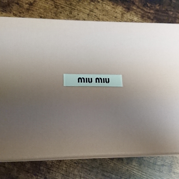 Miu Miu Wallet Nude - Picture 1 of 9